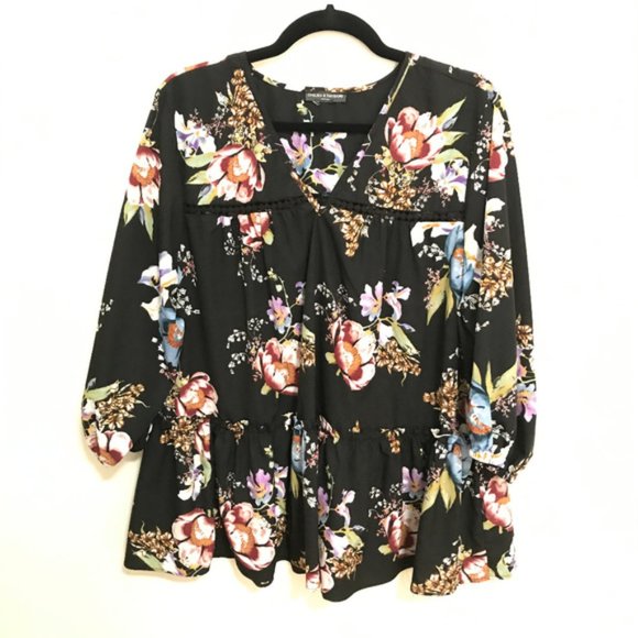 Chelsea & Theodore Tops - Floral crochet inset blouse AN13